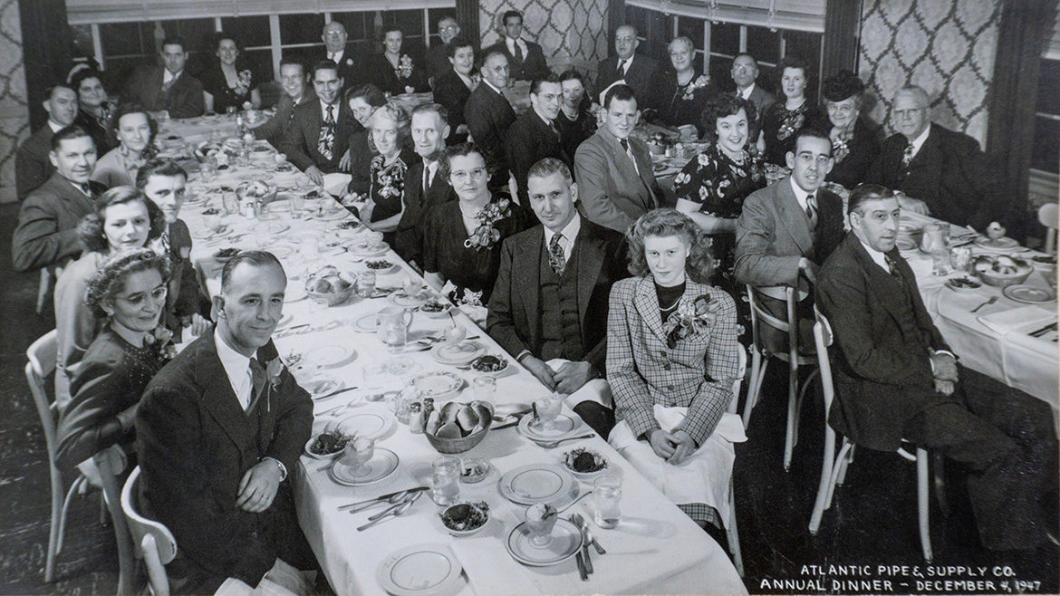 Personnel de Charles D. Sheehy au dîner annuel d'Atlantic Pipe & Supply Co. en 1947